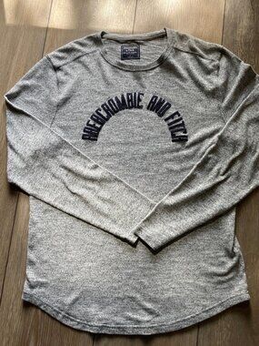 Men's Abercrombie & Fitch Long-sleeved Knit Shirt with Embroidered Logo Size L